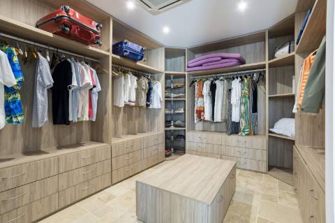 EXCLUSIVIDADE

Excecional propriedade contemporânea de 4 quartos, situada numa zona residencial tranquila, a apenas 10 minutos de Olhão e 5 minutos de Moncarapacho.