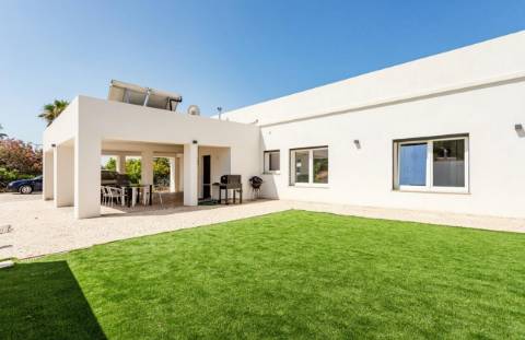 Moderna Moradia T3 com Anexo T2 Independente