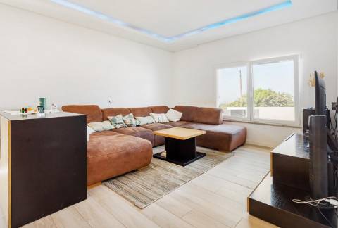 Moderna Moradia T3 com Anexo T2 Independente