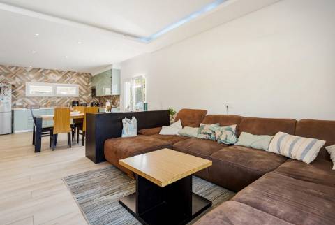 Moderna Moradia T3 com Anexo T2 Independente