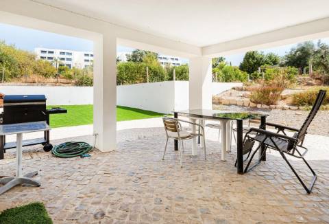 Moderna Moradia T3 com Anexo T2 Independente