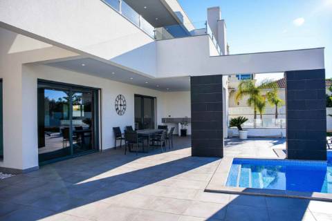 Fantástica Moradia de Luxo 4 quartos, garagem e piscina em Albufeira