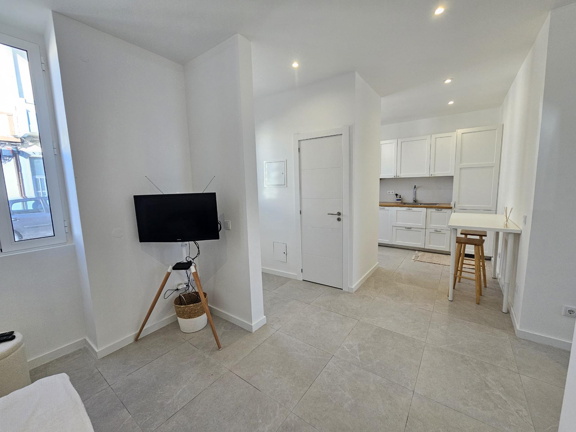 Moradia V2 em Loulé renovada com terraço e logradouro