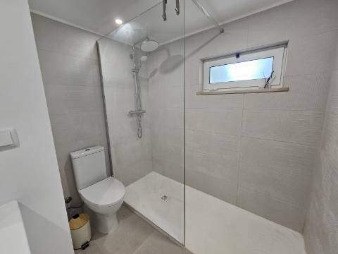 Moradia V2 em Loulé renovada com terraço e logradouro