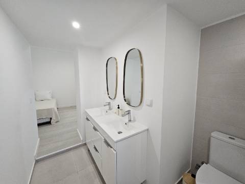 Moradia V2 em Loulé renovada com terraço e logradouro