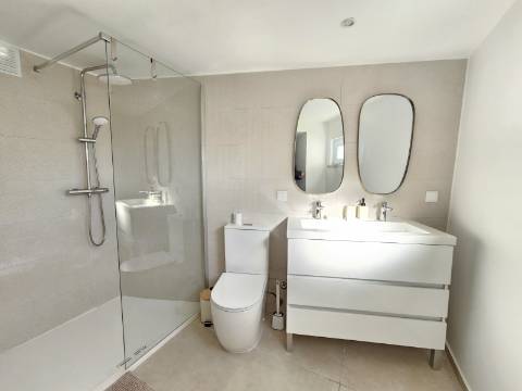 Moradia V2 em Loulé renovada com terraço e logradouro