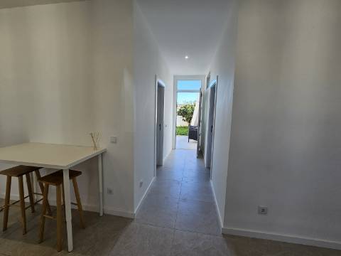 Moradia V2 em Loulé renovada com terraço e logradouro