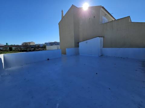 Moradia V2 em Loulé renovada com terraço e logradouro
