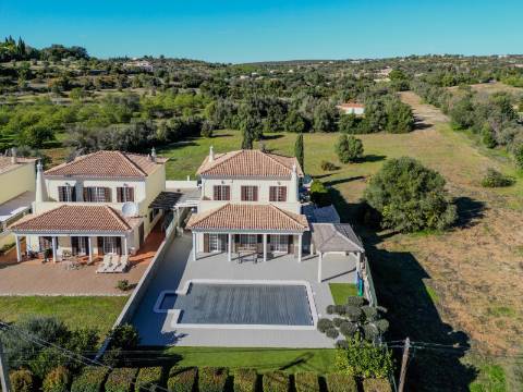Moradia 4 quartos com garagem e piscina perto Loulé