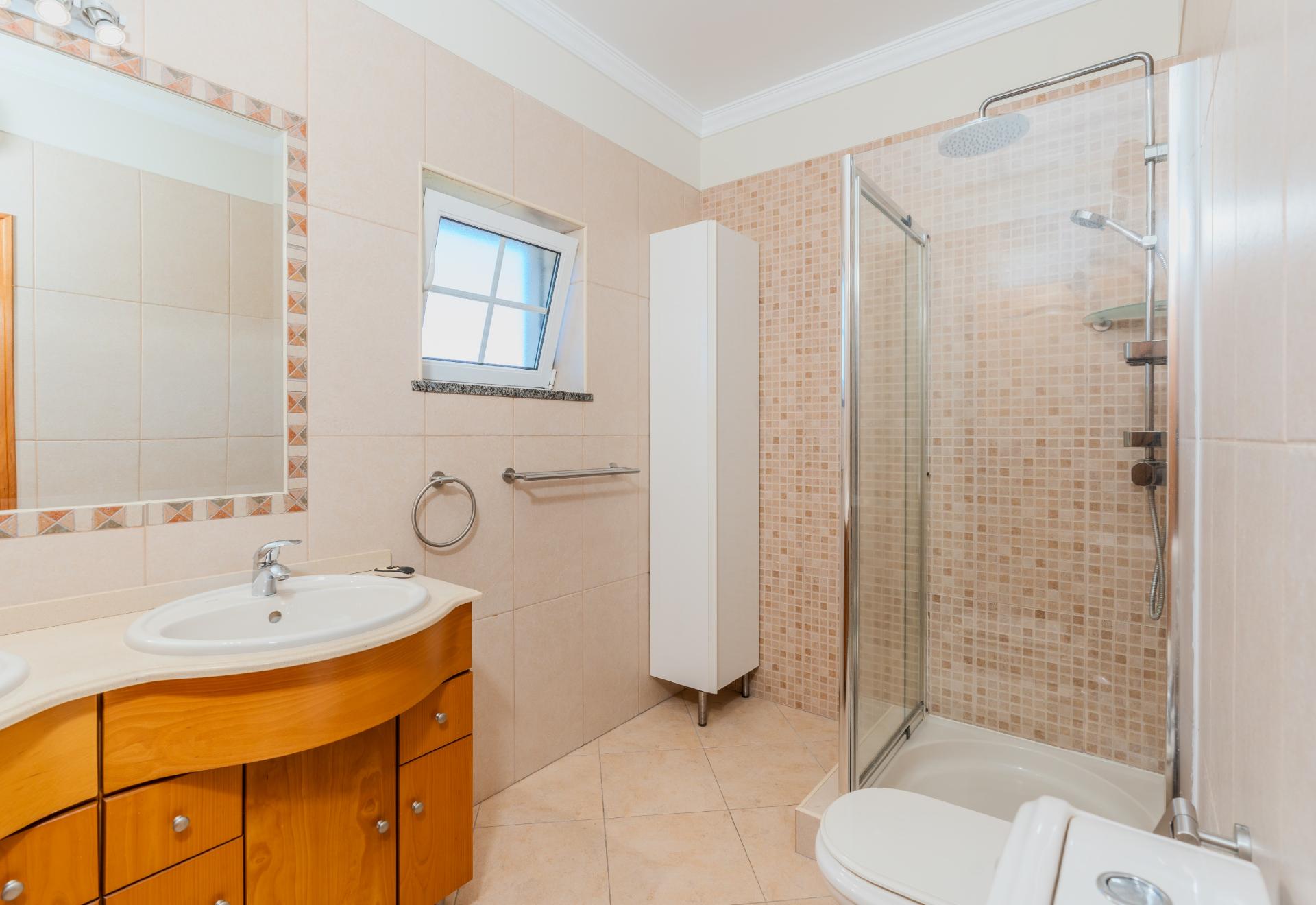 Moradia 4 quartos com garagem e piscina perto Loulé