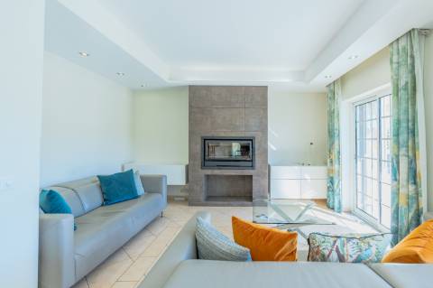 Moradia 4 quartos com garagem e piscina perto Loulé