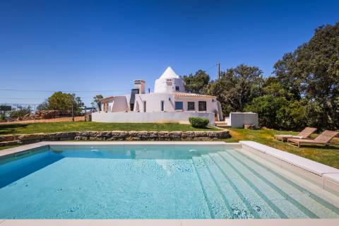 Moinho com casa, piscina e terreno com 12.200m2, em São Brás de Alportel