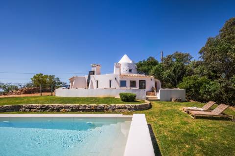Moinho com casa, piscina e terreno com 12.200m2, em São Brás de Alportel