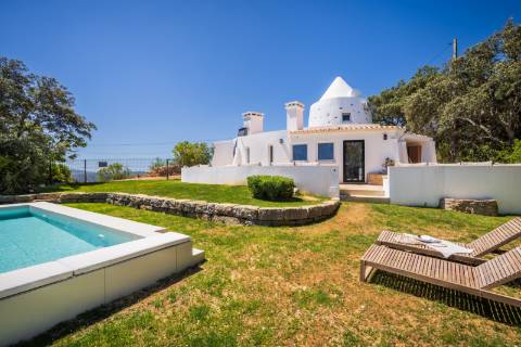 Moinho com casa, piscina e terreno com 12.200m2, em São Brás de Alportel