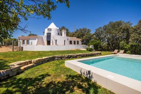 Moinho com casa, piscina e terreno com 12.200m2, em São Brás de Alportel