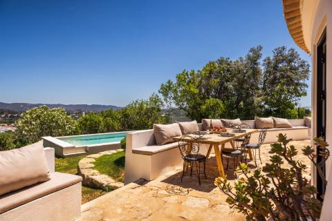 Moinho com casa, piscina e terreno com 12.200m2, em São Brás de Alportel