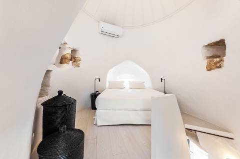 Moinho com casa, piscina e terreno com 12.200m2, em São Brás de Alportel