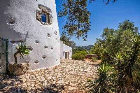 Moinho com casa, piscina e terreno com 12.200m2, em São Brás de Alportel