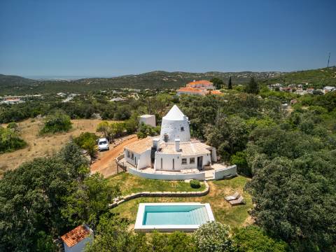 Moinho com casa, piscina e terreno com 12.200m2, em São Brás de Alportel