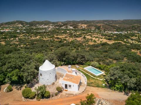 Moinho com casa, piscina e terreno com 12.200m2, em São Brás de Alportel