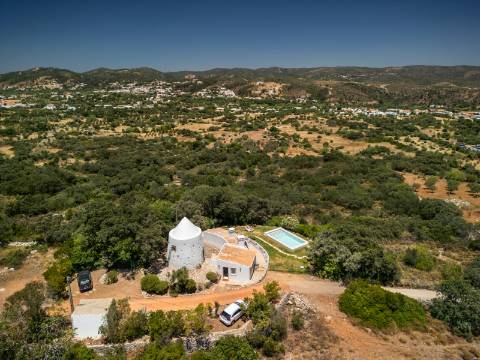 Moinho com casa, piscina e terreno com 12.200m2, em São Brás de Alportel
