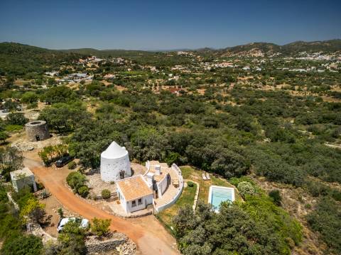 Moinho com casa, piscina e terreno com 12.200m2, em São Brás de Alportel
