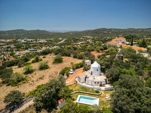 Moinho com casa, piscina e terreno com 12.200m2, em São Brás de Alportel