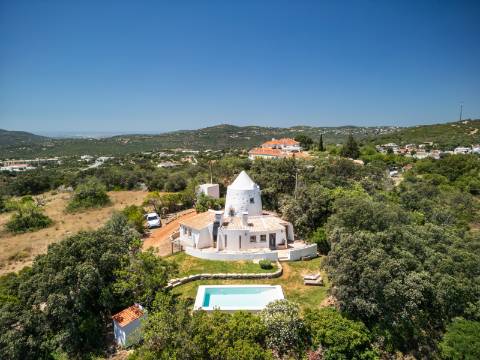 Moinho com casa, piscina e terreno com 12.200m2, em São Brás de Alportel