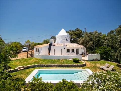 Moinho com casa, piscina e terreno com 12.200m2, em São Brás de Alportel