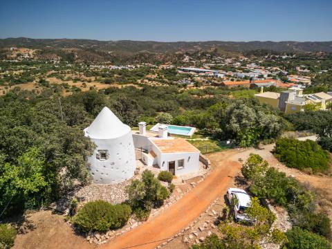 Moinho com casa, piscina e terreno com 12.200m2, em São Brás de Alportel