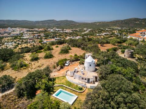 Moinho com casa, piscina e terreno com 12.200m2, em São Brás de Alportel