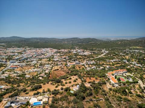 Moinho com casa, piscina e terreno com 12.200m2, em São Brás de Alportel