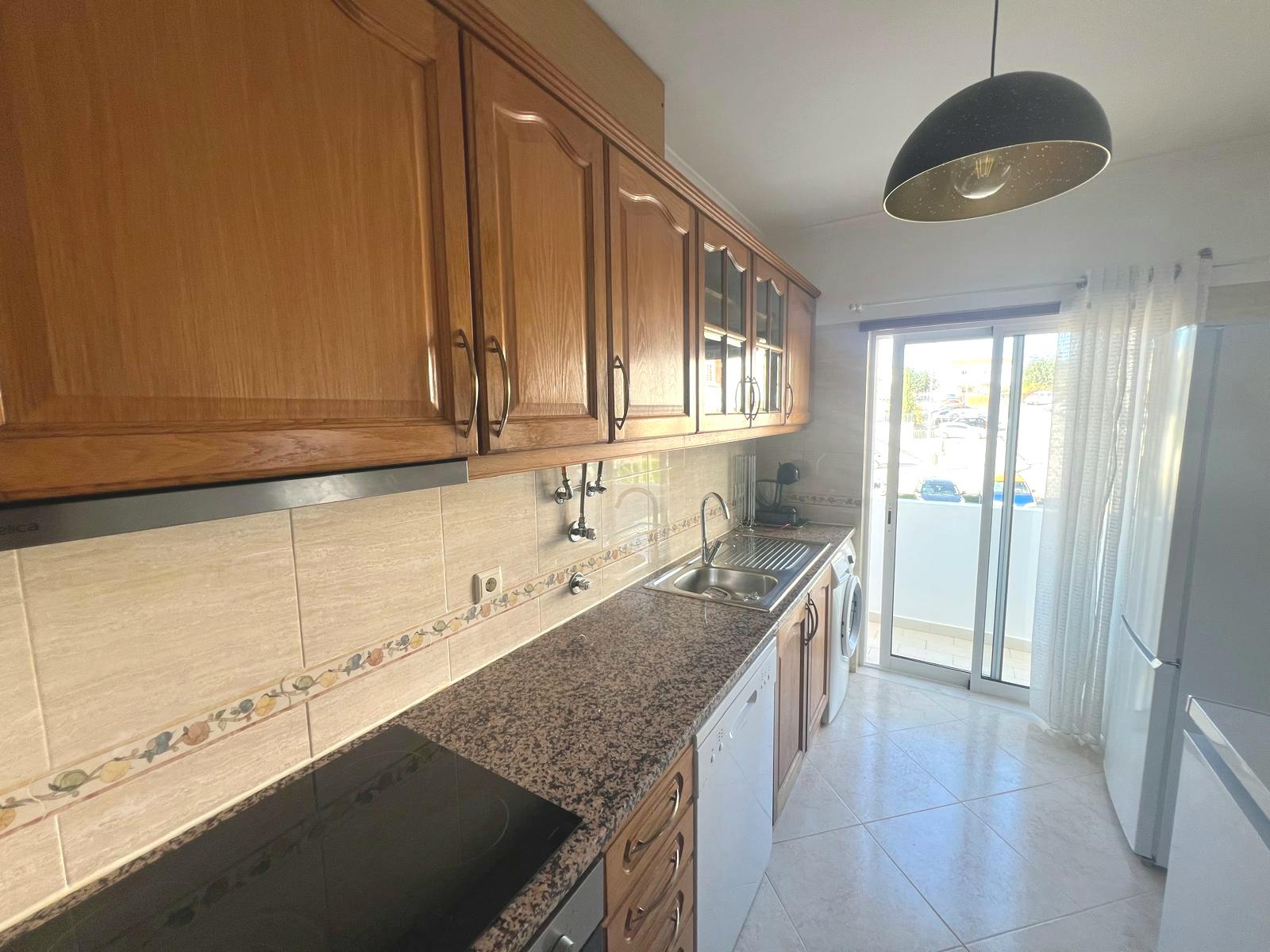 Apartamento T3 no Centro de Almancil - Espaço, Conforto e Localização Privilegiada