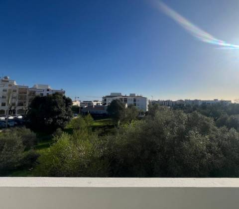Apartamento T3 no Centro de Almancil - Espaço, Conforto e Localização Privilegiada