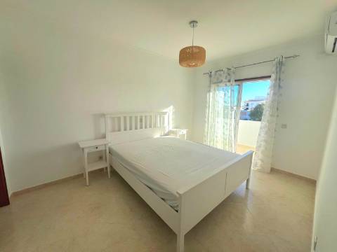 Apartamento T3 no Centro de Almancil - Espaço, Conforto e Localização Privilegiada