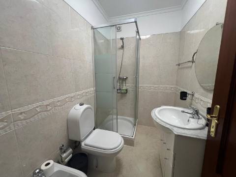 Apartamento T3 no Centro de Almancil - Espaço, Conforto e Localização Privilegiada
