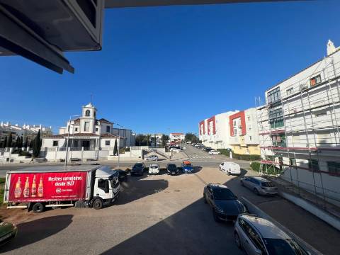 Apartamento T3 no Centro de Almancil - Espaço, Conforto e Localização Privilegiada