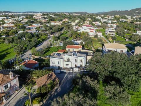 Vale Formoso- Moradia semi geminada 3 quartos