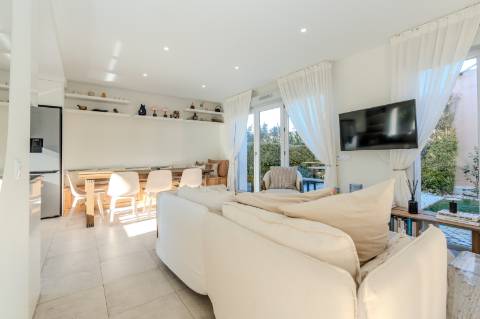 Vale Formoso- Moradia semi geminada 3 quartos