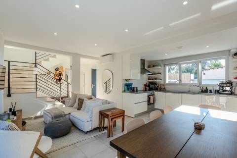 Vale Formoso- Moradia semi geminada 3 quartos