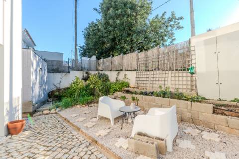 Vale Formoso- Moradia semi geminada 3 quartos