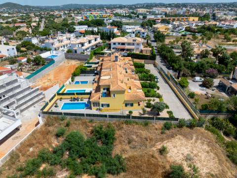 Moradia em condomínio privado, perto de Vale do Lobo