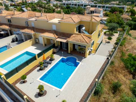 Moradia em condomínio privado, perto de Vale do Lobo