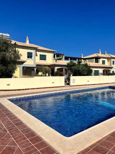 Moradia em Banda 2 quartos para aluguer LONGO PRAZO