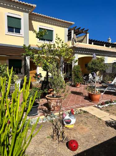 Moradia em Banda 2 quartos para aluguer LONGO PRAZO