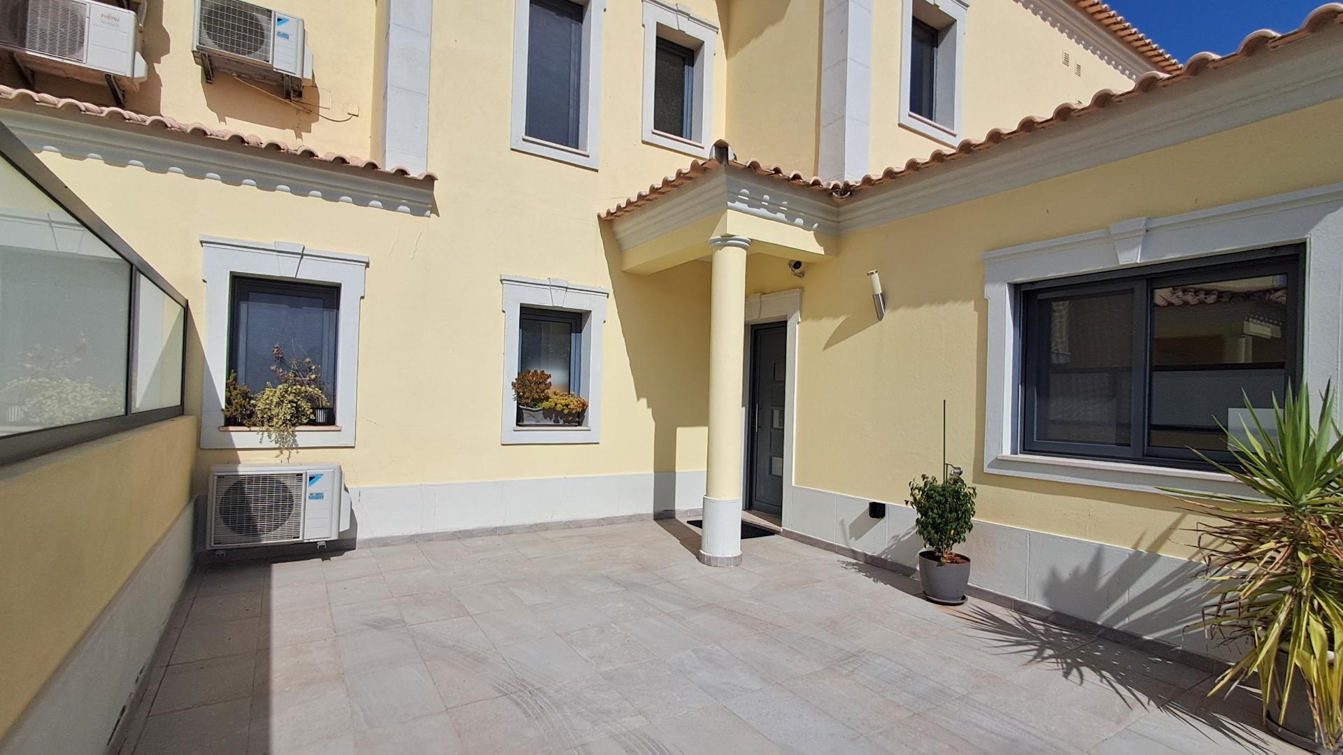 Moradia T3 com Terraço e Garagem em Salir - Conforto e Tranquilidade no Algarve