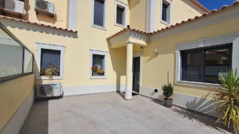 Moradia T3 com Terraço e Garagem em Salir - Conforto e Tranquilidade no Algarve