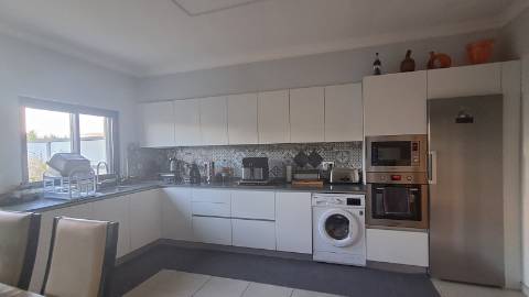 Moradia T3 com Terraço e Garagem em Salir - Conforto e Tranquilidade no Algarve