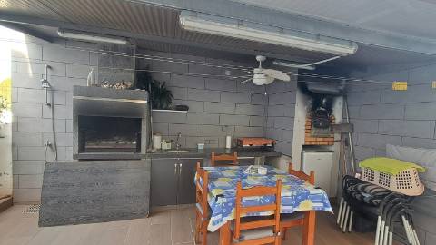 Moradia T3 com Terraço e Garagem em Salir - Conforto e Tranquilidade no Algarve