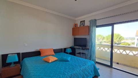 Moradia T3 com Terraço e Garagem em Salir - Conforto e Tranquilidade no Algarve